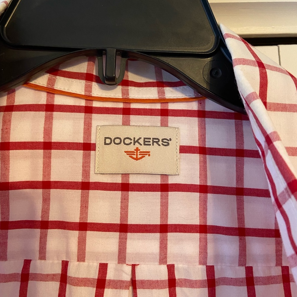 🪷Men's Docker's Red Plaid Button Up Shirt Medium - Picture 3 of 4